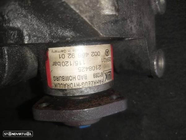 Bomba Direcção Assistida Hidraulica Mercedes Class E 220Cdi  Ref: 002 466 92 01 - 4