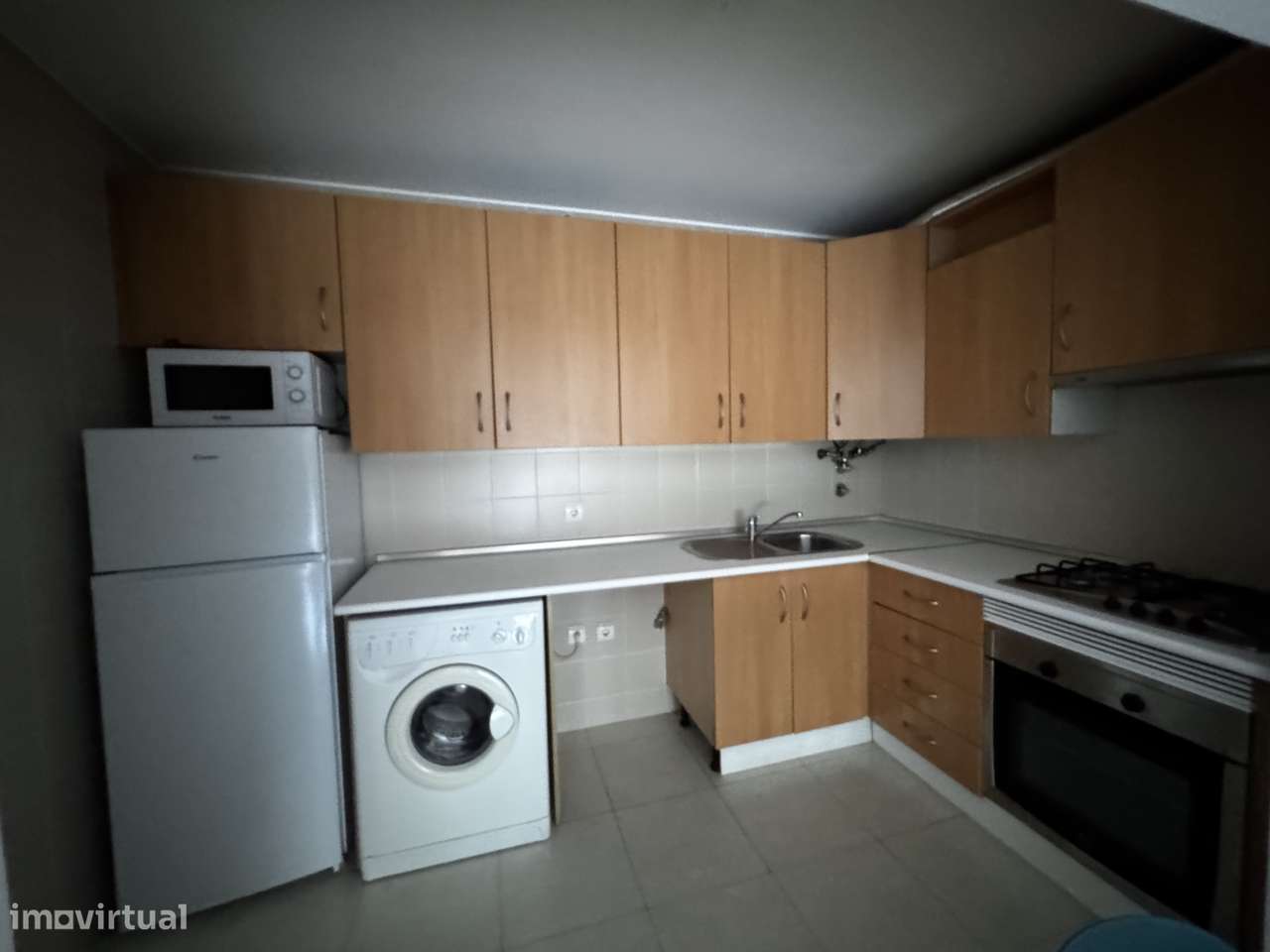 T 1 com varanda e garagem- mobilado - Grande imagem: 4/14