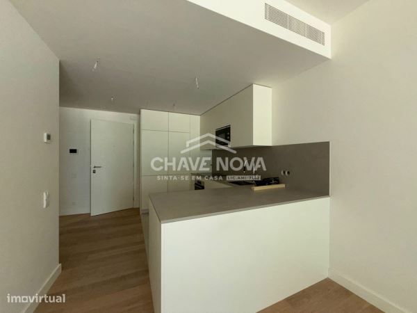 T1 Novo c/ Lugar de Garagem e Arrumo em Canidelo-8