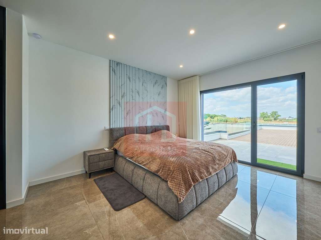 Moradia T5 de Luxo com Piscina Infinita Aquecida e Jacuzzi em Corte...-40