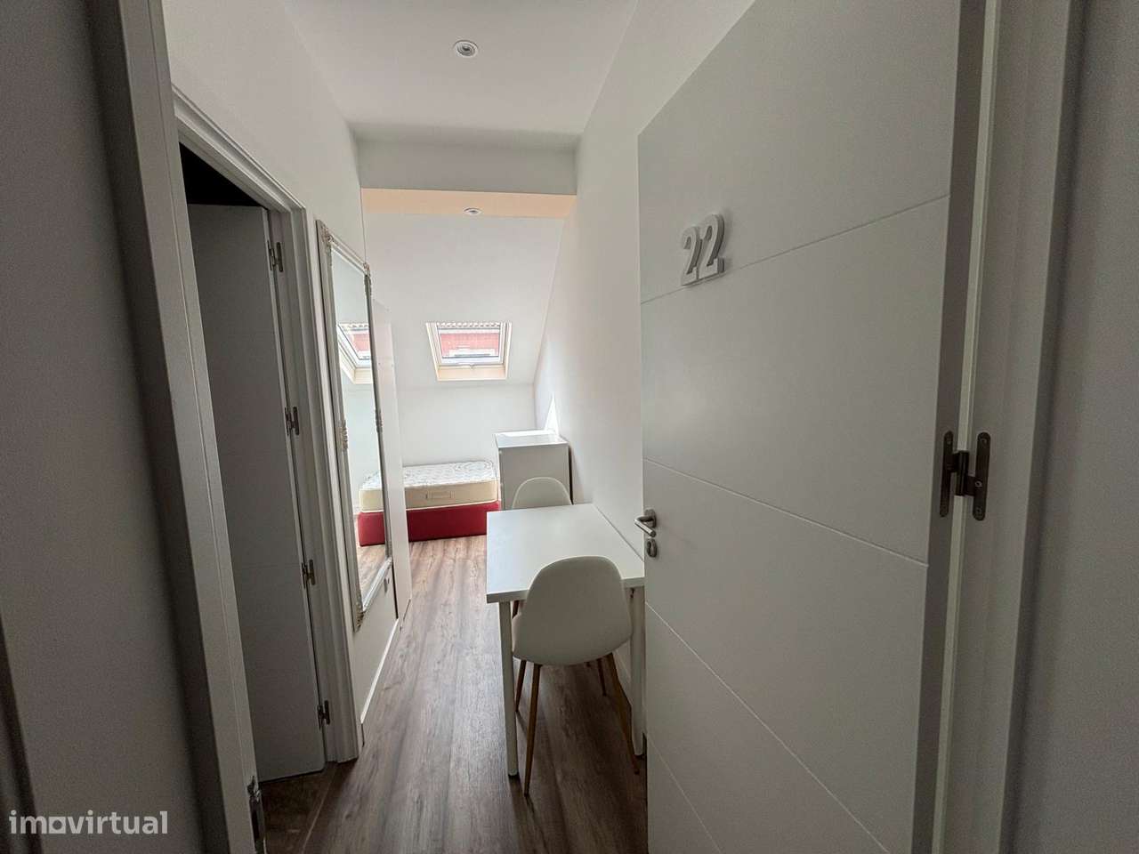 Quarto, Coimbra (Sé Nova, Santa Cruz, Almedina e São Bartolomeu), Rua da Sofia - Grande imagem: 3/17