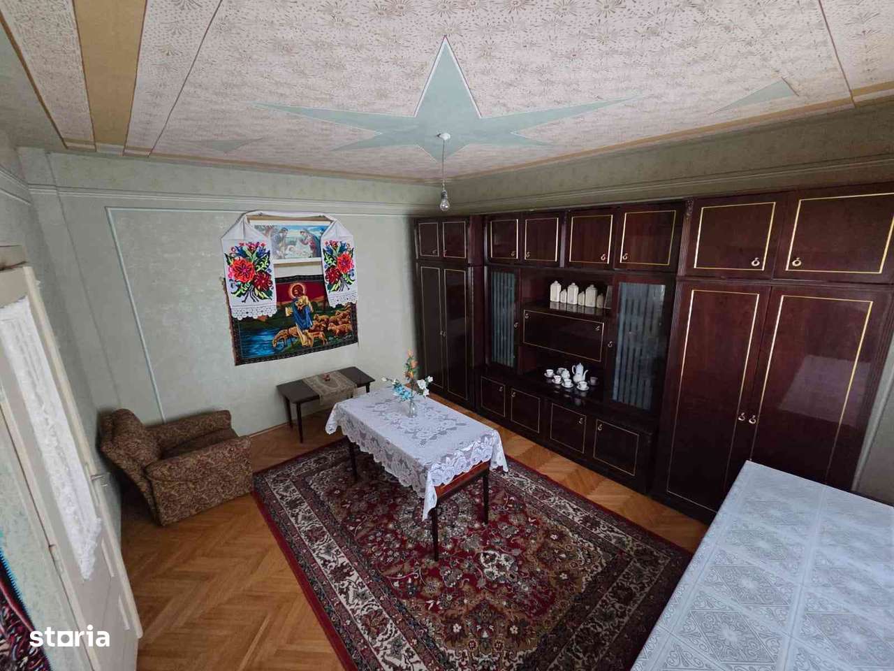 Casa de vanzare cu 4 camere si garaj - Imagine principală: 5/8