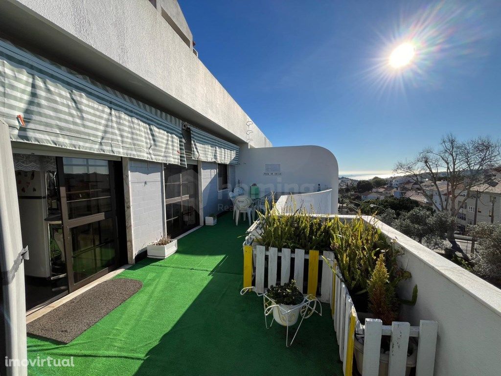 Apartamento T2 para venda em Queijas com Garagem e vista rio