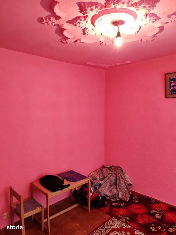 Vând apartament cu 3 camere et 3 din 4-2