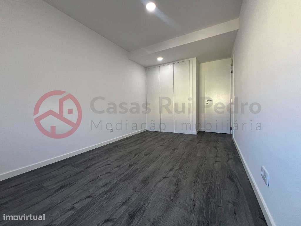 T2 Totalmente Remodelado na Cova da Piedade-11