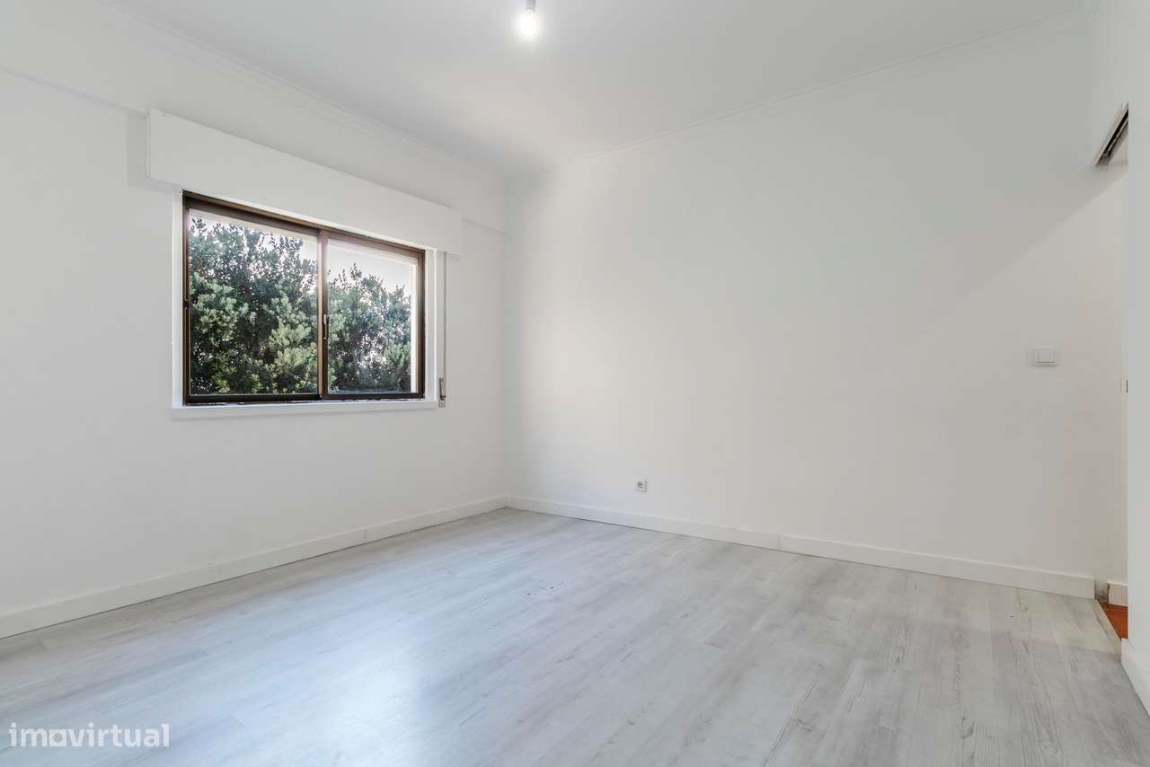 Apartamento T2 c/ Varanda em Agualva, Sintra-18