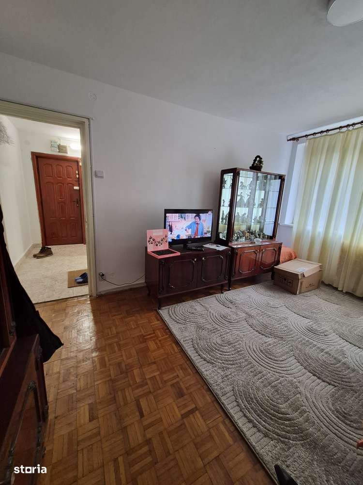 Semidecomandat (trei camere) , parter, stradal, Rovine- Supeco-1