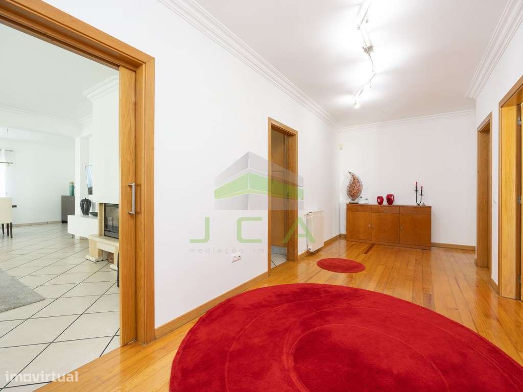 Moradia V4 com piscina e terreno a 15min de Leiria-5