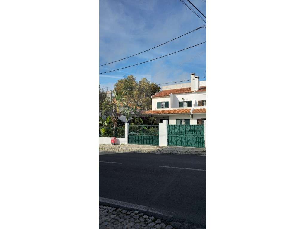 Moradia T5 com jardim privado e garagem !!-5