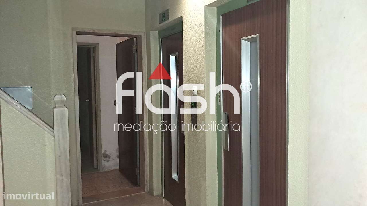 T2 Remodelado com elevador e arrecadação na Figueirinha-Oeiras-26