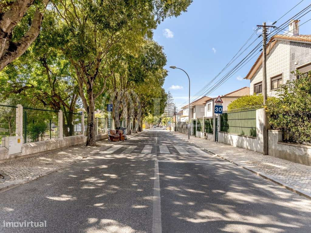 Moradia T4 com garagem e piscina, em Barcarena, Oeiras-27