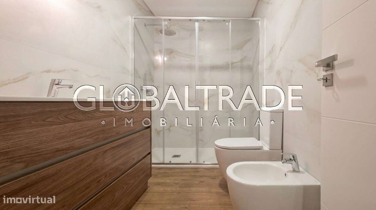 Apartamento T2 Renovado & Equipado em Matosinhos-17