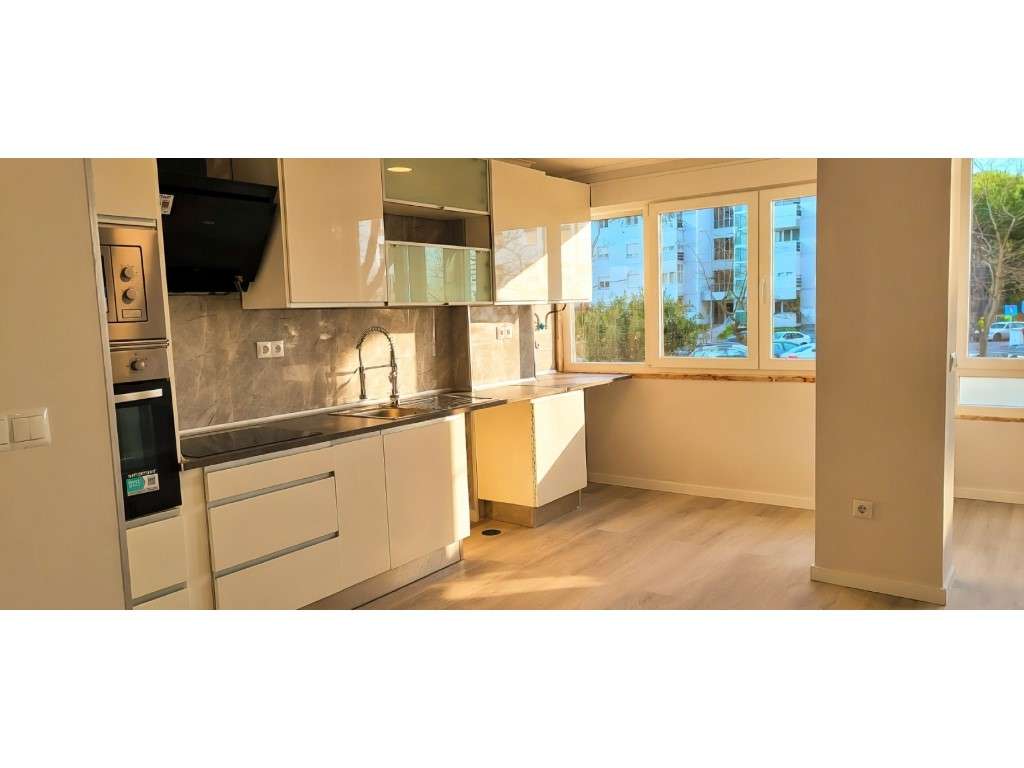 Apartamento T2 Totalmente Remodelado - Oeiras - Figueirinha-2