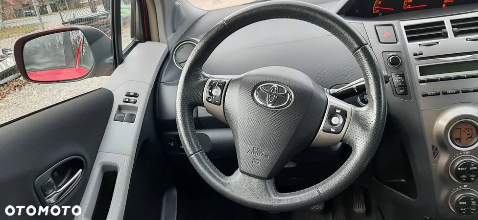 Toyota Yaris 1.33 Prestige - 10