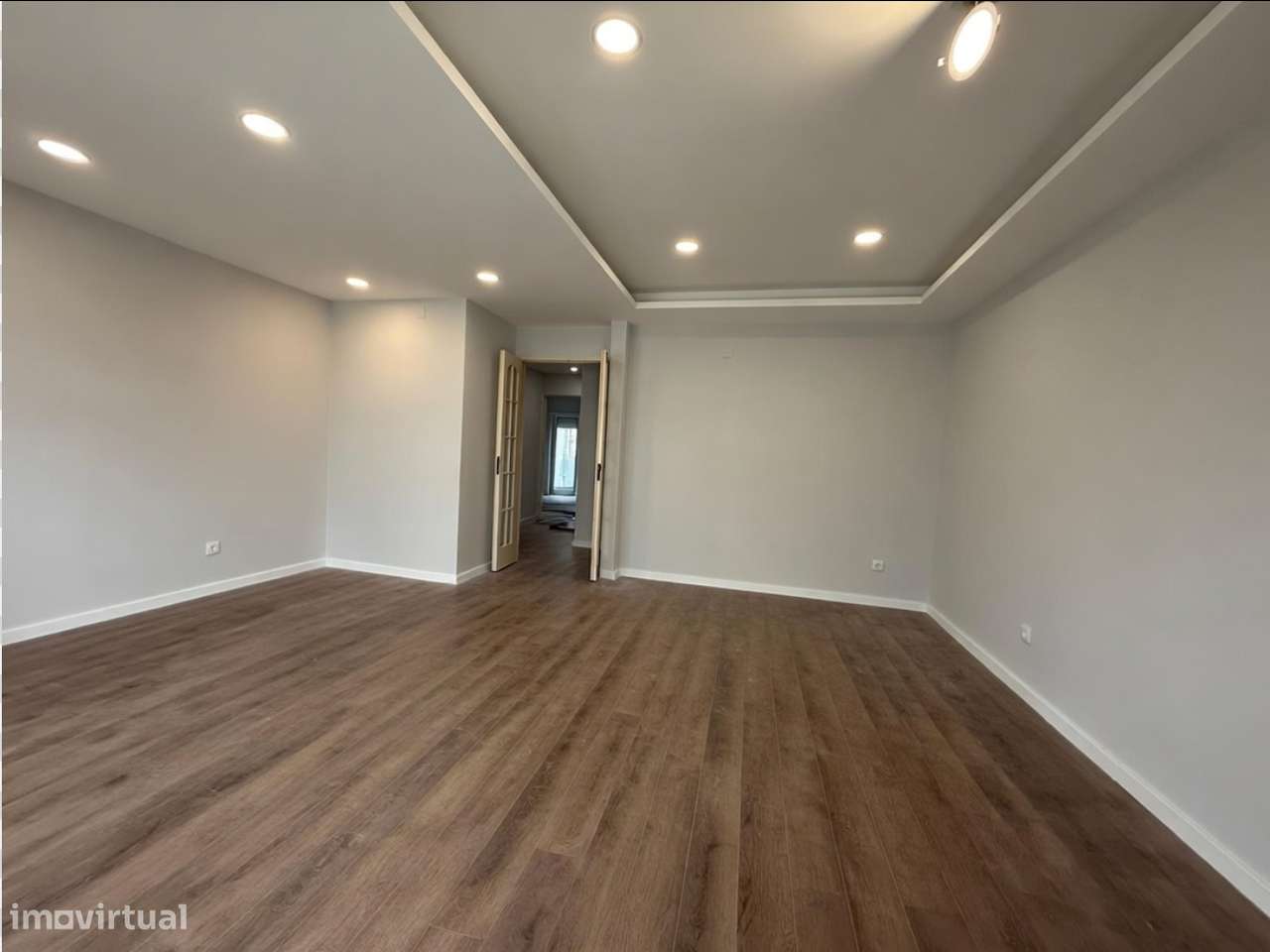 Apartamento T4 transformado em T3 no Laranjeiro, Almada-19