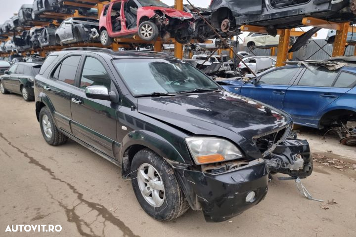 Geam fix dreapta spate Kia Sorento 1 (facelift)  [din 2006 pana  2011 - 2