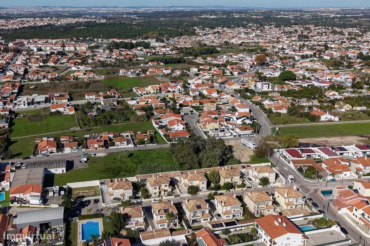 Moradia de Sonho em Condomínio Fechado – Azeitão – O Seu Refúgio de Fa - Grande imagem: 2/60