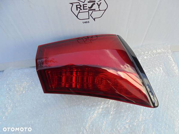 LAMPA TYLNA PRAWA LED TOYOTA PRIUS IV 4 16- EU - 1