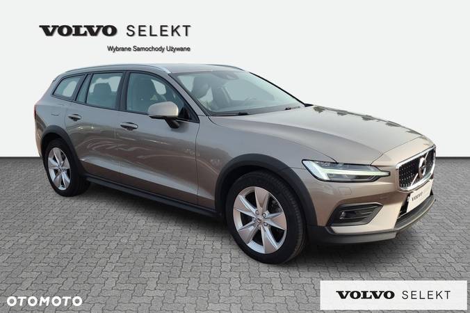 Volvo V60 Cross Country - 8