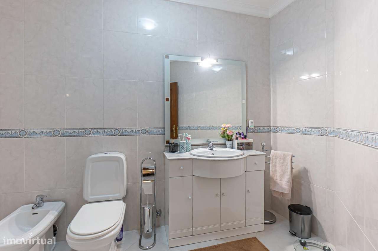 Oportunidade Imperdível, T3 Gondomar, condomínio Privado. Junto  Metro-12