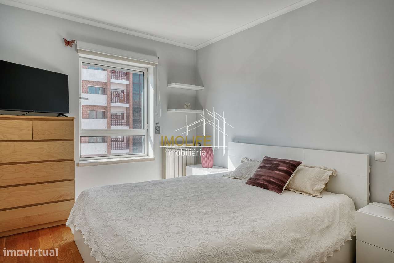 Apartamento T2 com Vista Desafogada em Benfica-10