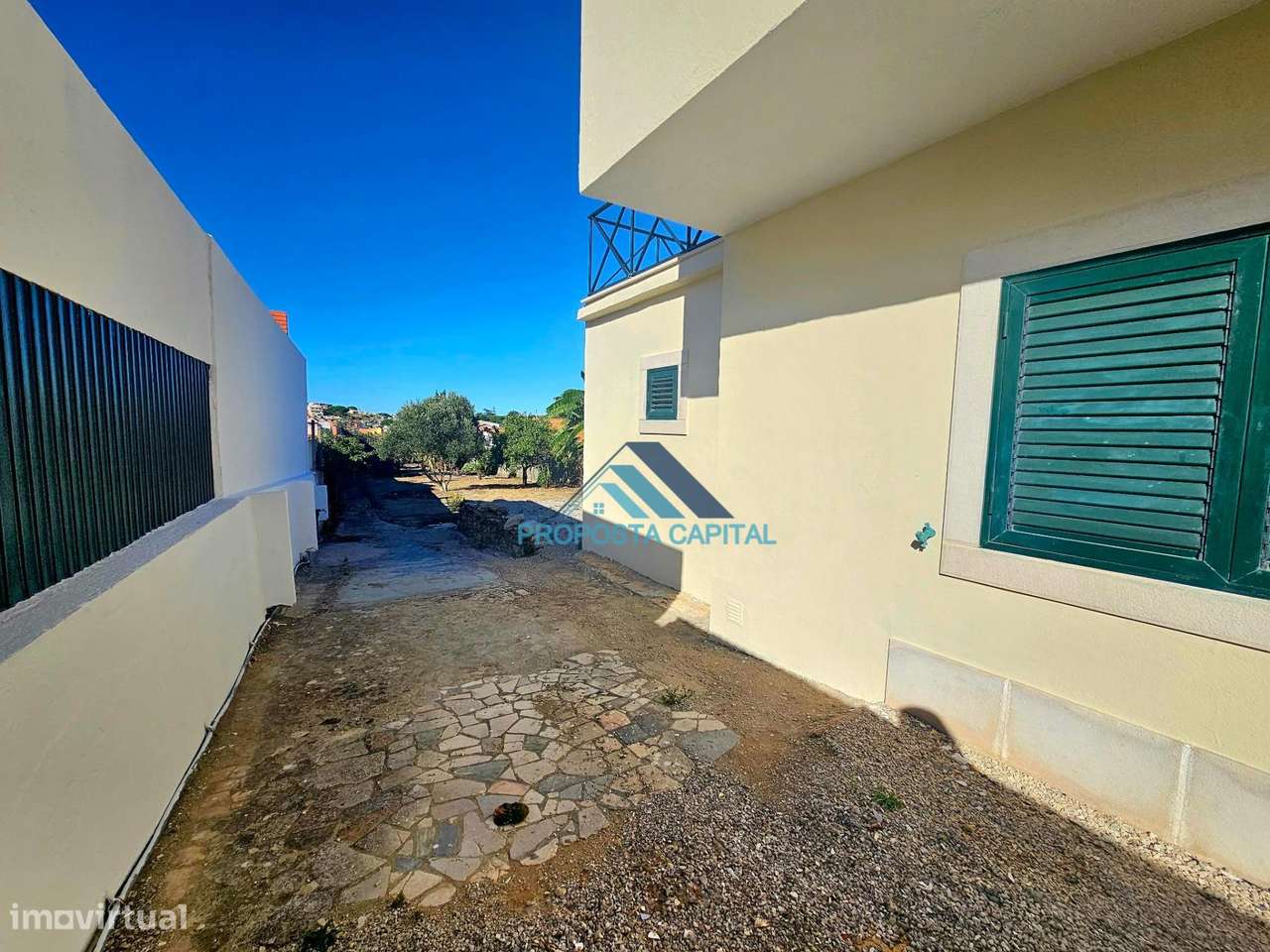 Moradia T4 com excelentes áreas exteriores - Oportunidade Única...-2
