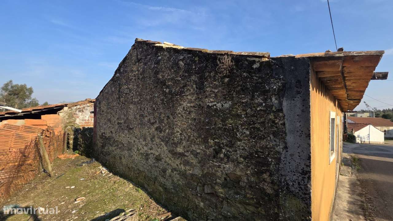 Moradia para restaurar, com terreno, perto de Ferreira do Zêzere-6