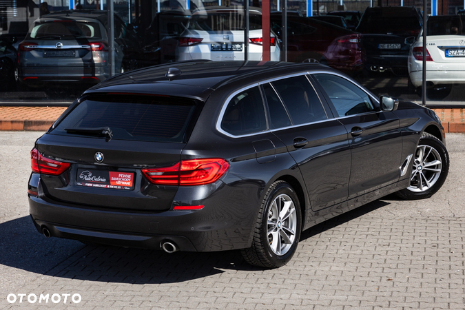 BMW Seria 5 520i - 10