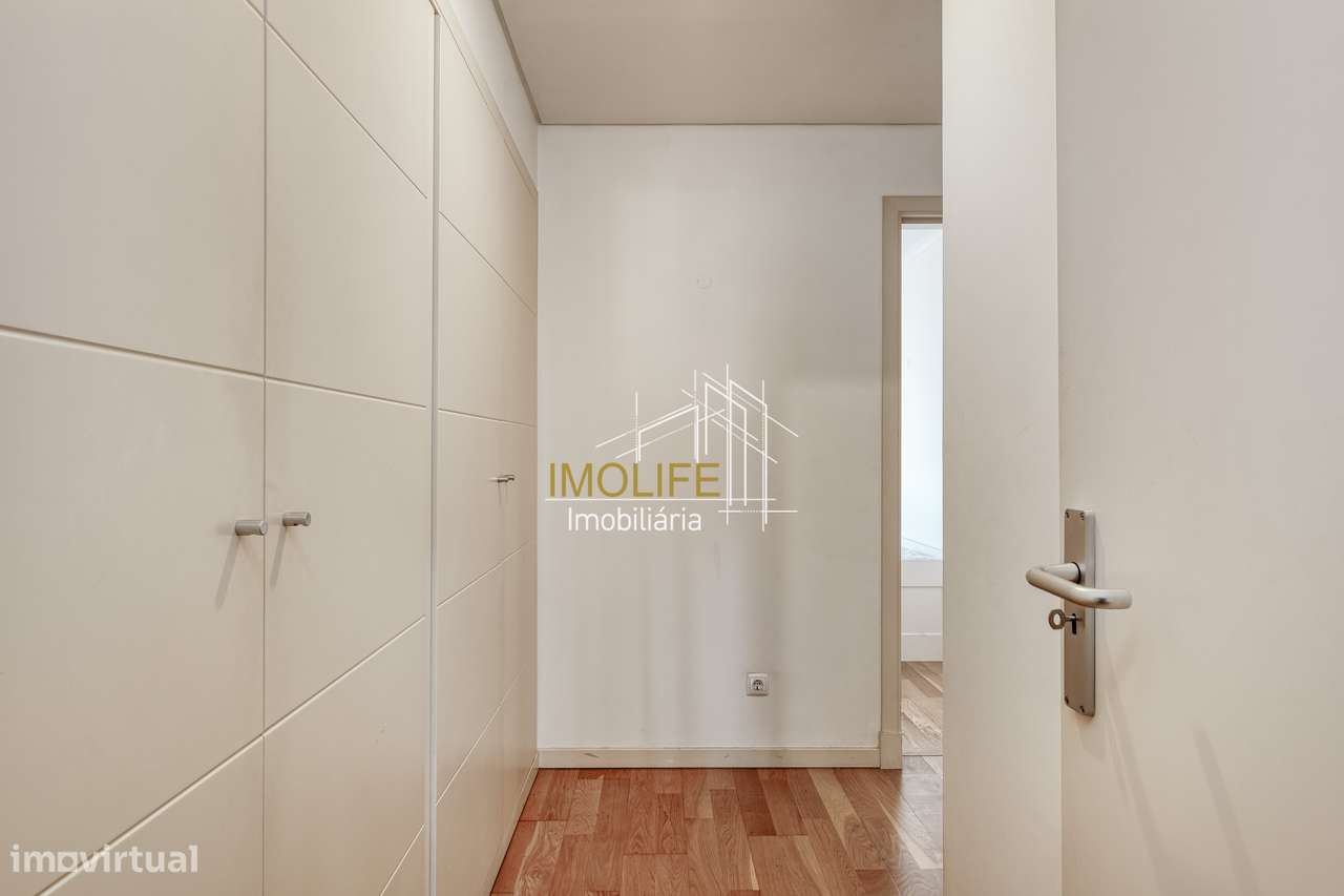 Apartamento T2 com Vista Desafogada em Benfica-23