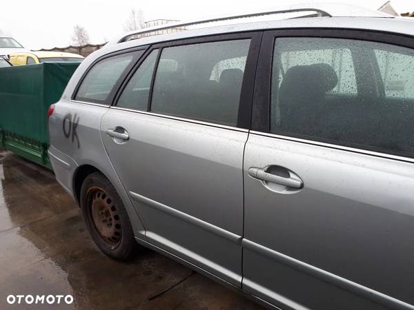 TOYOTA AVENSIS T25 LIFT 06-09 2.0 VVTI LAMPKA PODSUFITKI OŚWIETLENIE WEWNĘTRZNE - 5