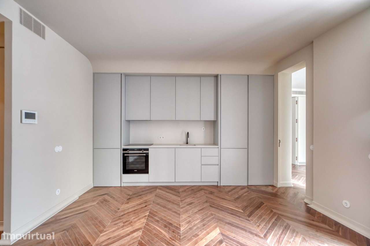 Oportunidade Única em Alfama – T1 Novo com Pátio-5