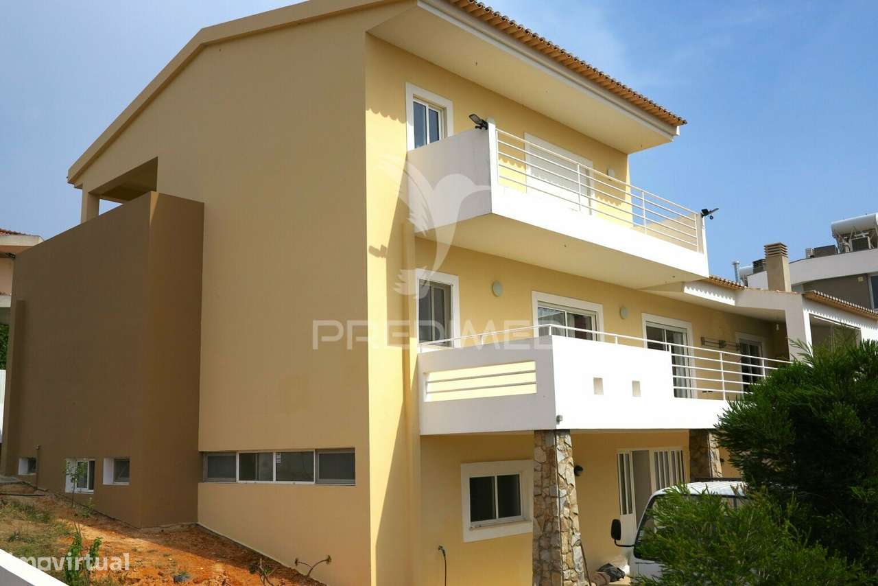 Moradia T4 mais 3 apartamentos para investimento em lote de 918m2 - Grande imagem: 3/35