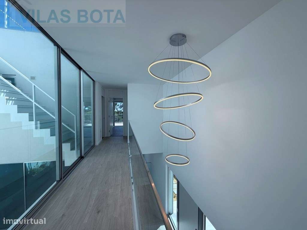 Moradia Luxuosa Moderna no Triângulo Dourado-16