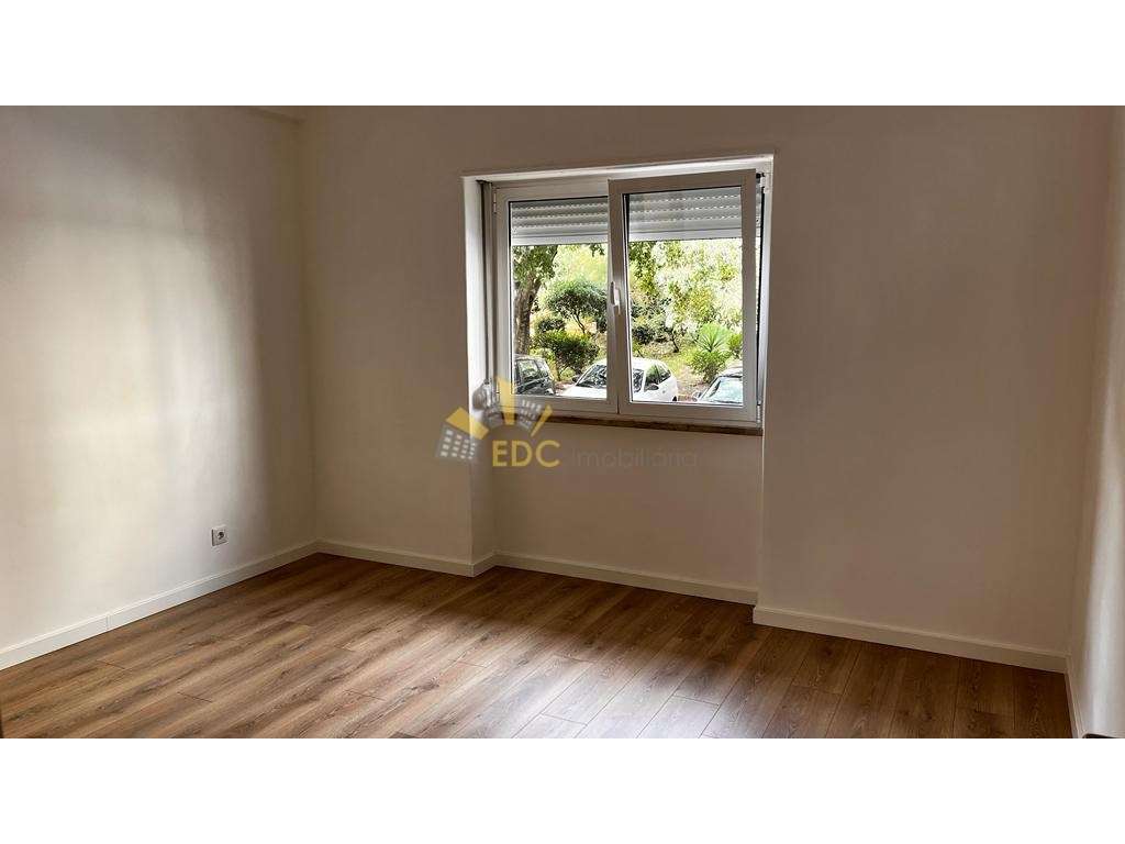 Apartamento T2 com suite e Remodelado | Localizado na Falagueira ( ...-16