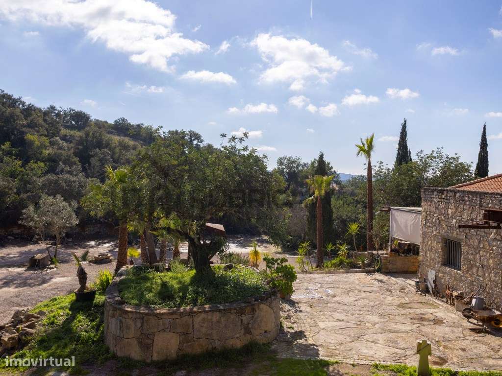 Propriedade Única em Zona Privilegiada com Vista Mar e Piscina - Loulé-2