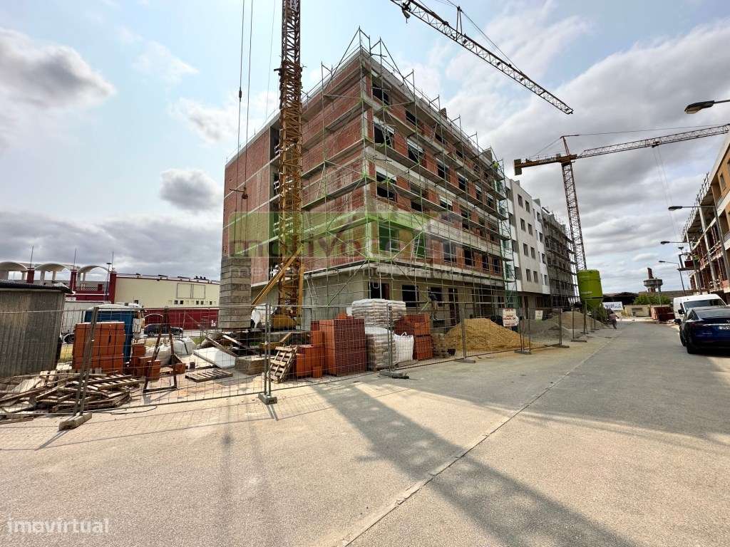 O Conforto Que Procura T5 Duplex Novo No Montijo Com Terraco E Gar