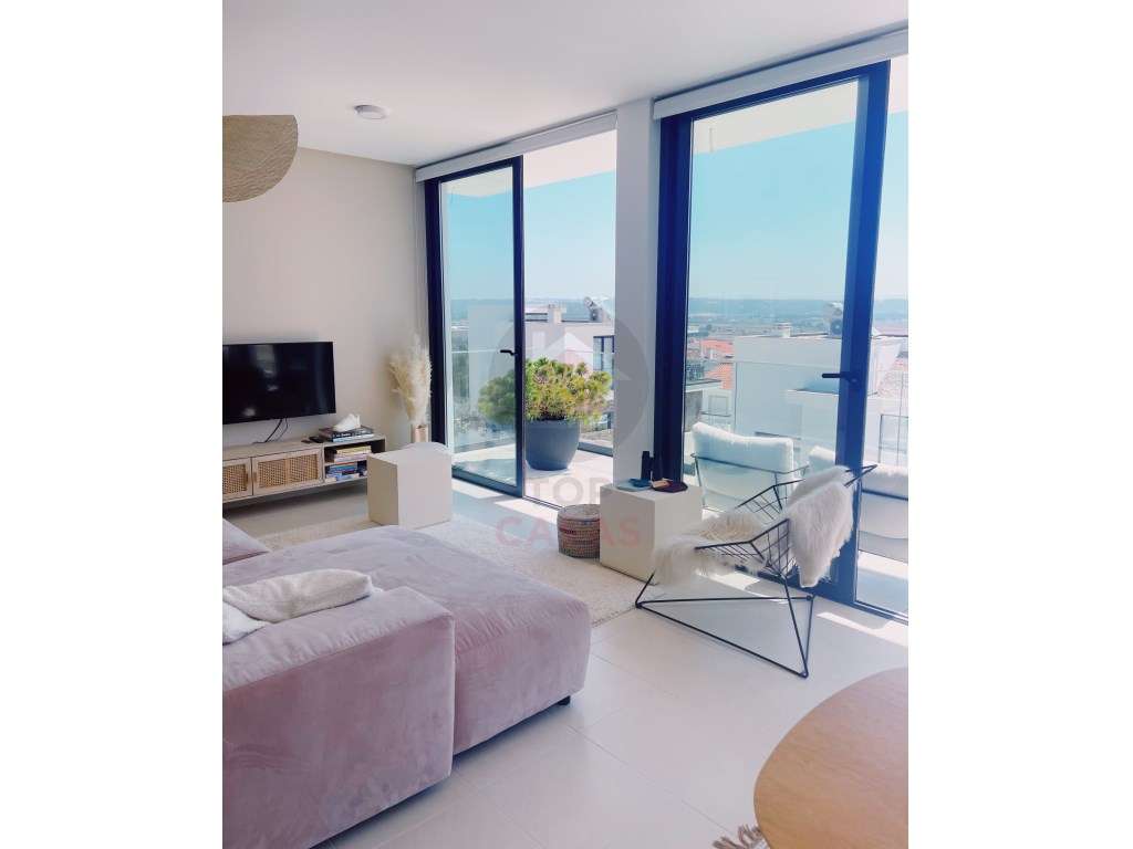 Moradia Contemporânea com Jardim e Piscina em Salir do Porto-6