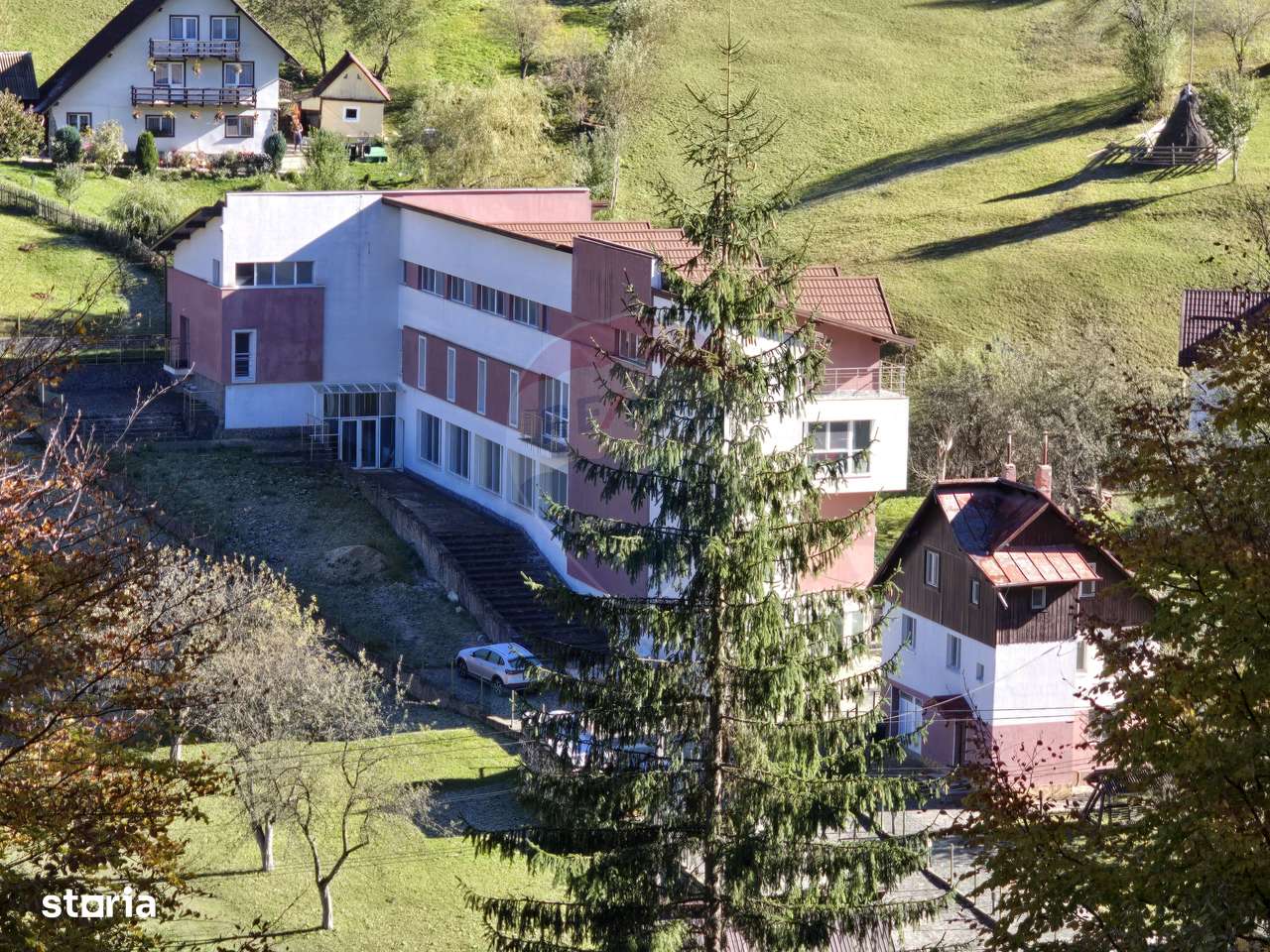 Vila / Pensiune / Camin / Azil seniori, zona superba Moeciu, parcare-0