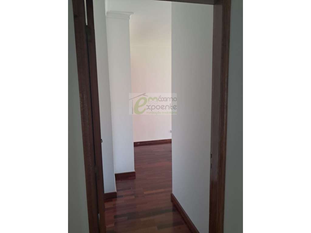 Arrenda-se Apartamento T2 - 3º andar - Com elevador T. Novas - Grande imagem: 5/11