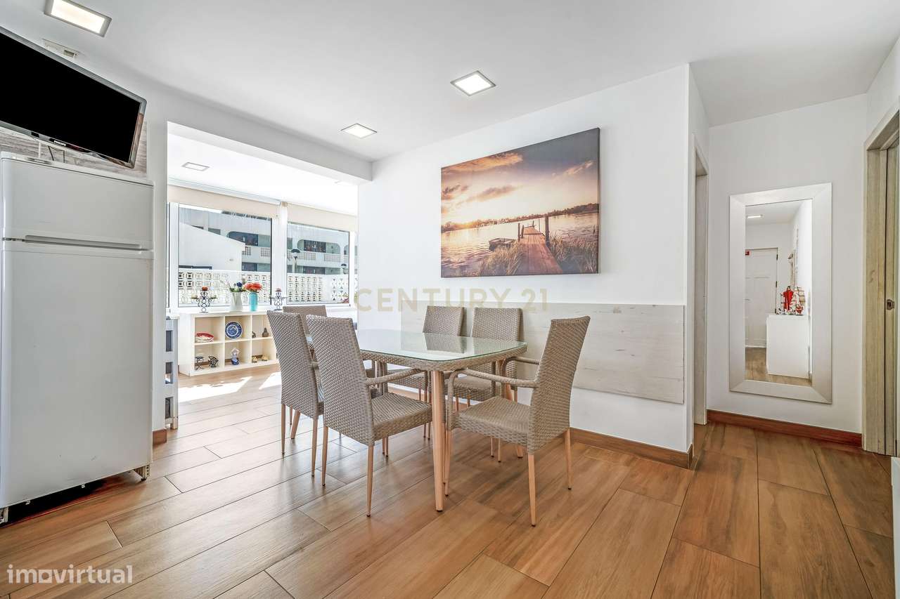 Apartamento T2 com terraços e piscina a 100 metros da praia da Oura –-6