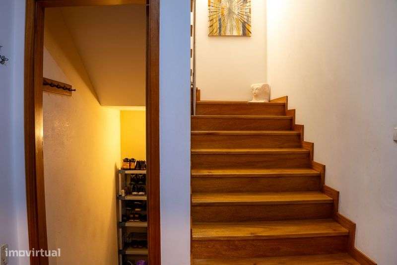 Moradia V4 mobilada em condomínio fechado - Grande imagem: 4/8