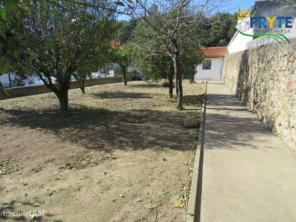 Moradia de tipologia T4 situada em Figueiró dos Vinhos-9