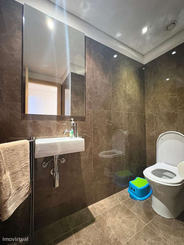 Apartamento T3 (recuado) com 56m2 de terraço, no centro da Trofa-10