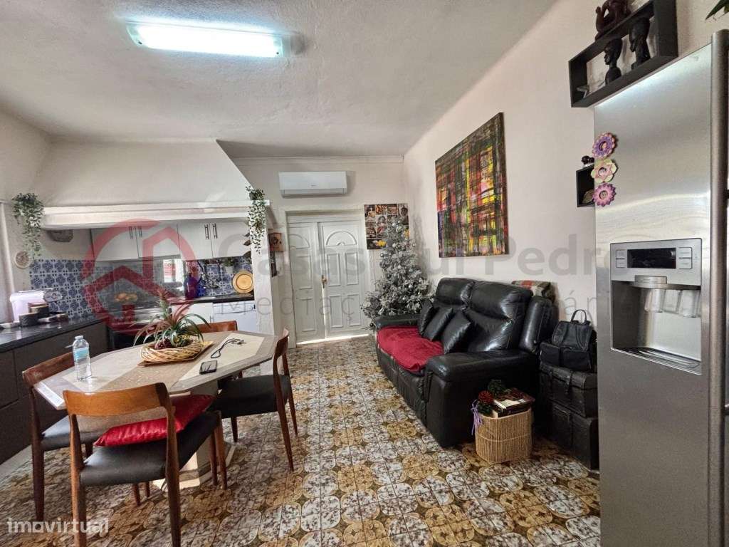 Moradia T2 com anexo, zona de lazer, na Charneca da Caparica-13