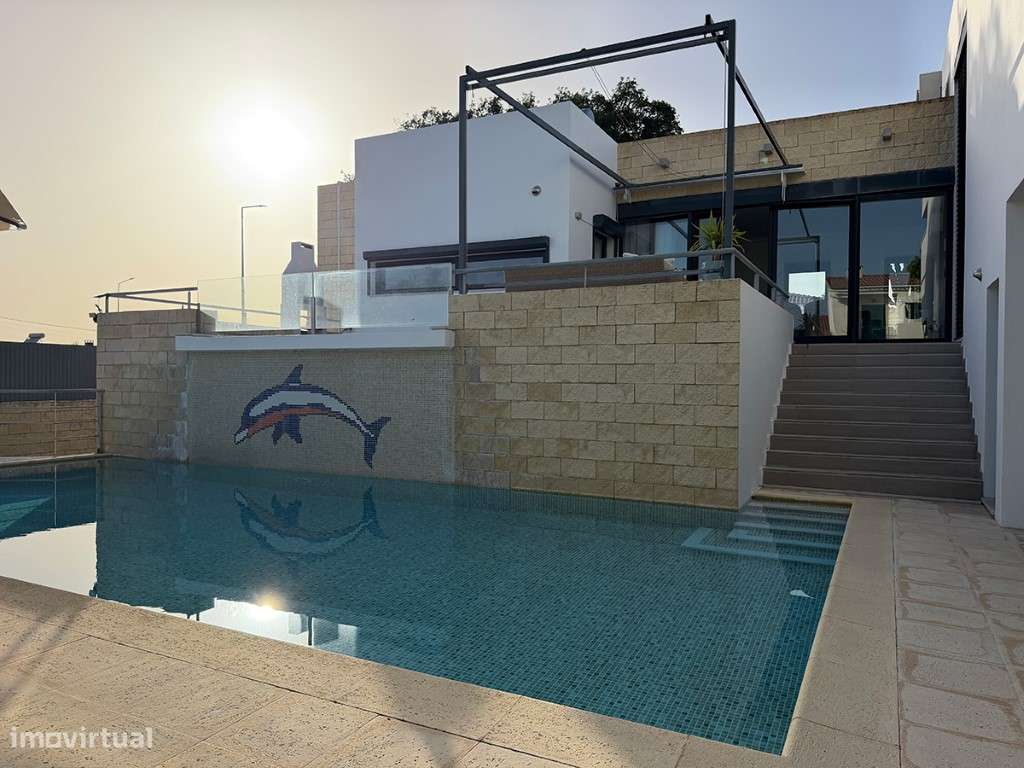 Moradia a venda em Azeitão, T5 com Piscina, Cave e Garagem em Vila ...-40