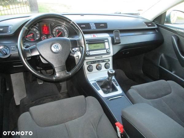 Volkswagen Passat 2.0 FSI Comfortline - 9