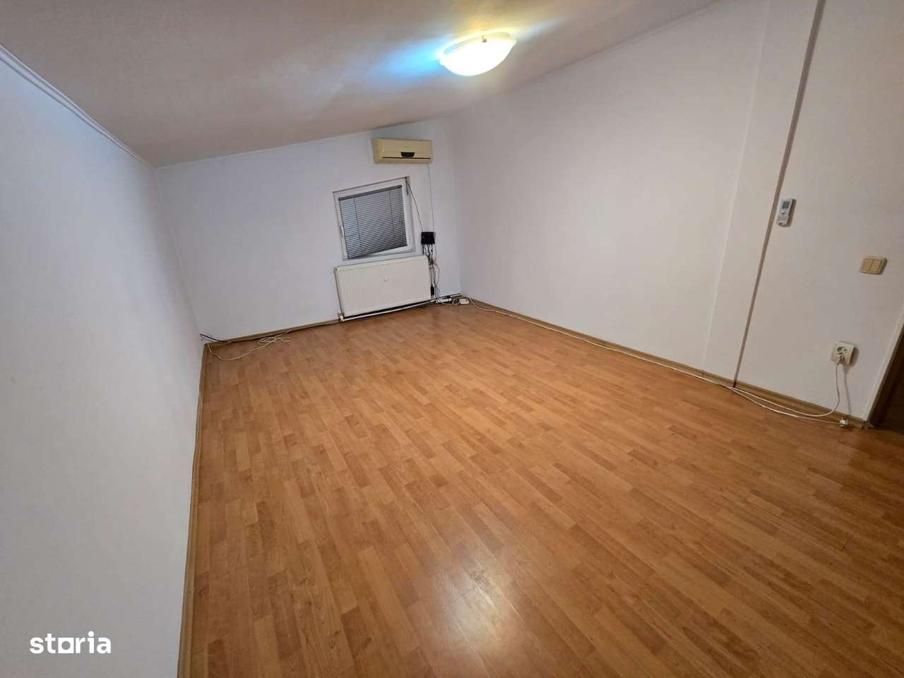 Vila P+1+M 6 camere 3 bai Sos Oltenitei - Restaurant Yvi's - Imagine principală: 5/15