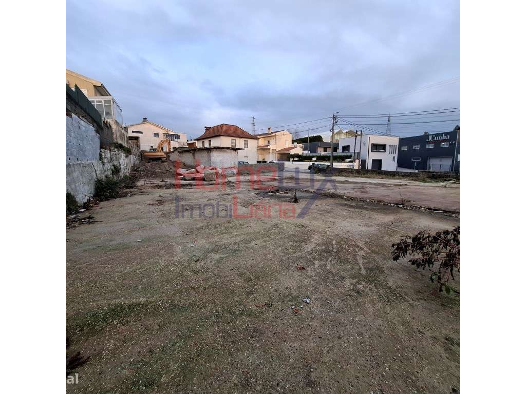 Terreno com 1260 m² em Vilela-12