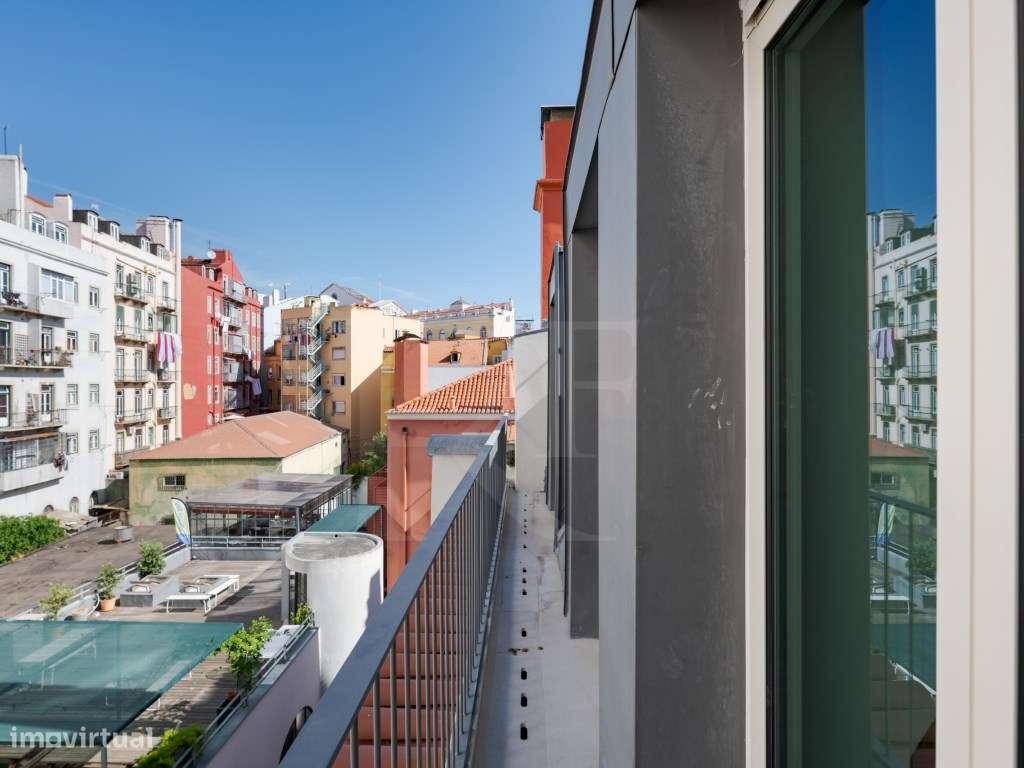 Apartamento T2 com varanda e vista rio em Lisboa-25