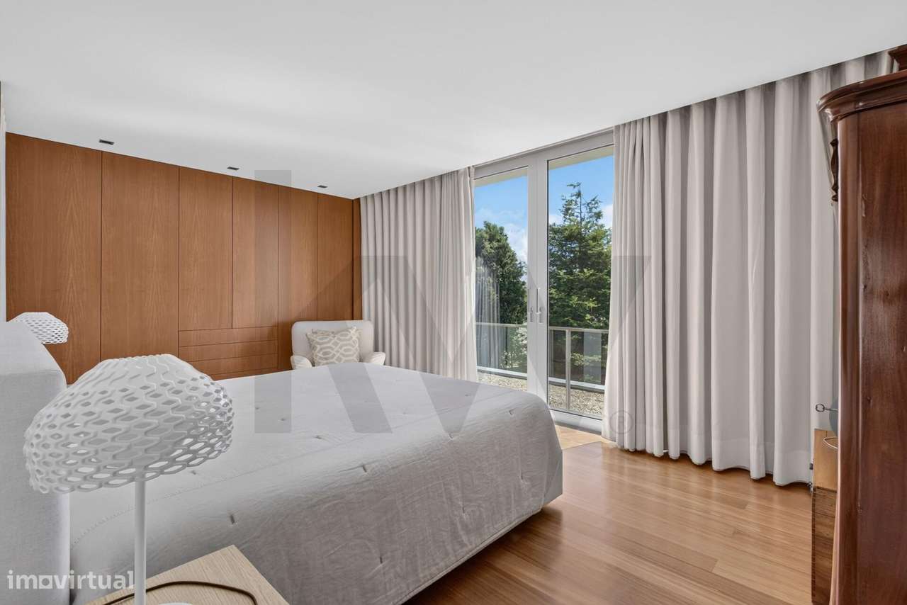 Moradia T5 de Luxo com Piscina e Lote de 2.773 m2-30